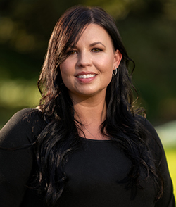 Stephanie Smith Headshot